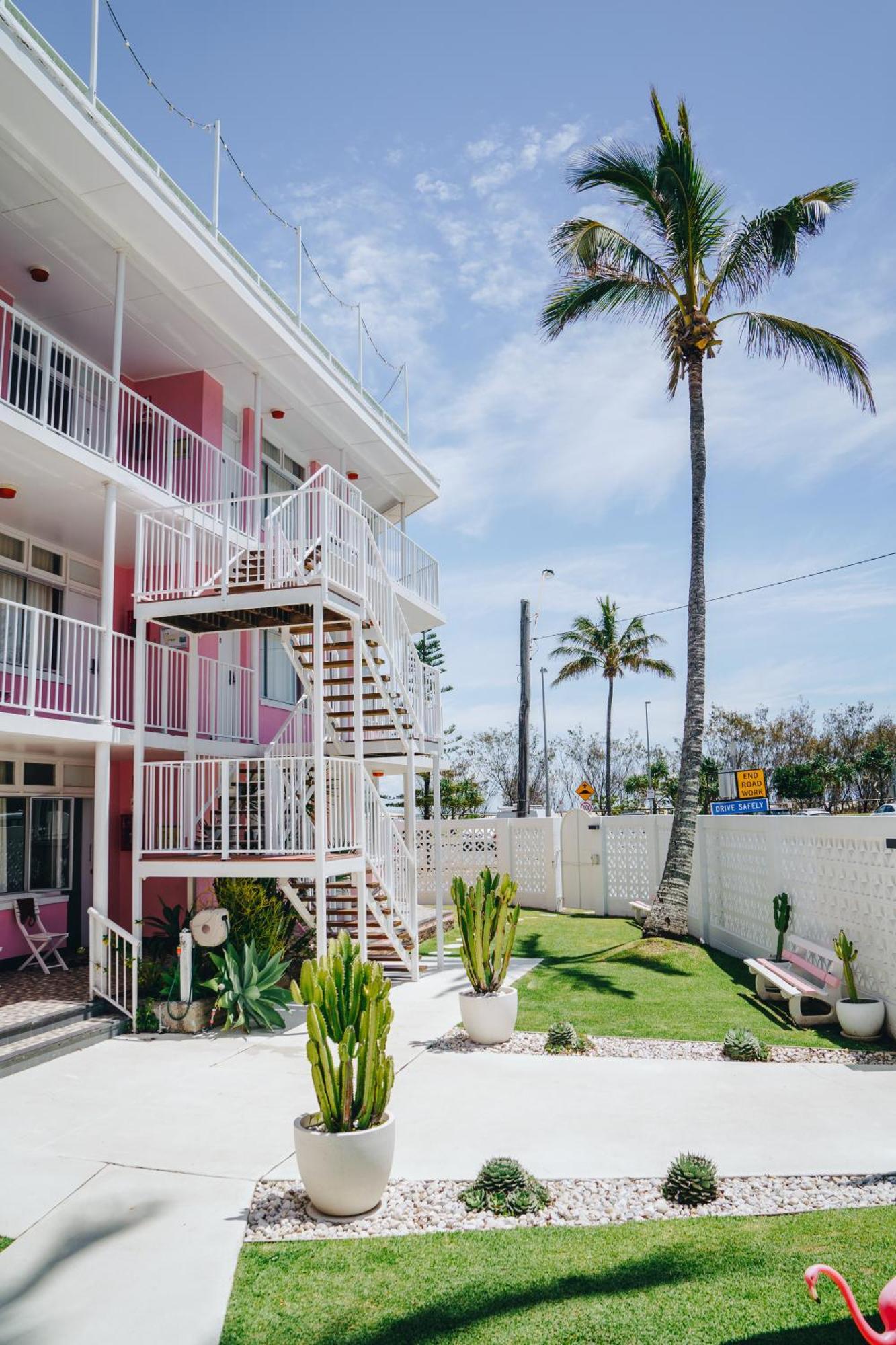 The Pink Hotel Coolangatta Gold Coast Exterior foto